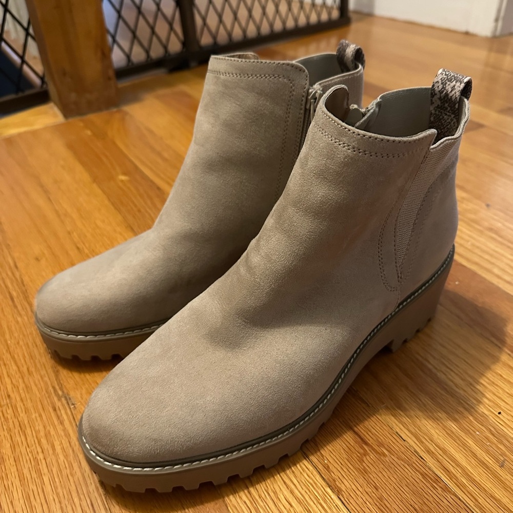 Universal Thread Women's Tan Ankle Boots
